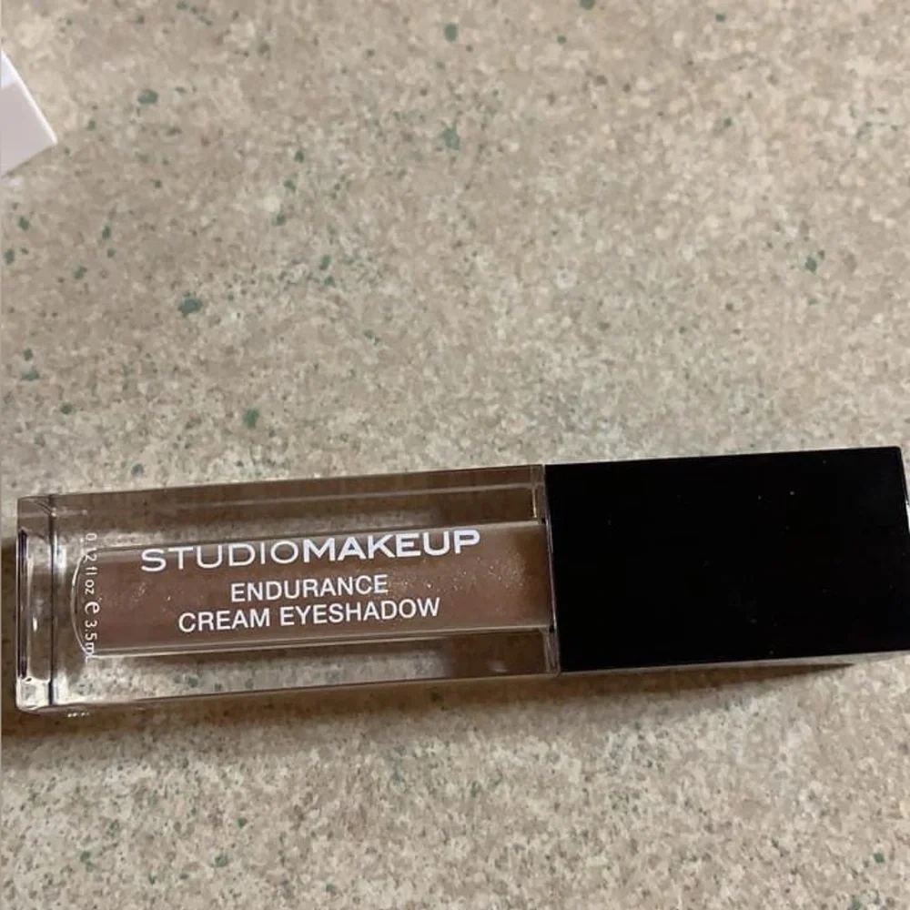 Studio makeup Endurance Cream Eyeshadow gold new